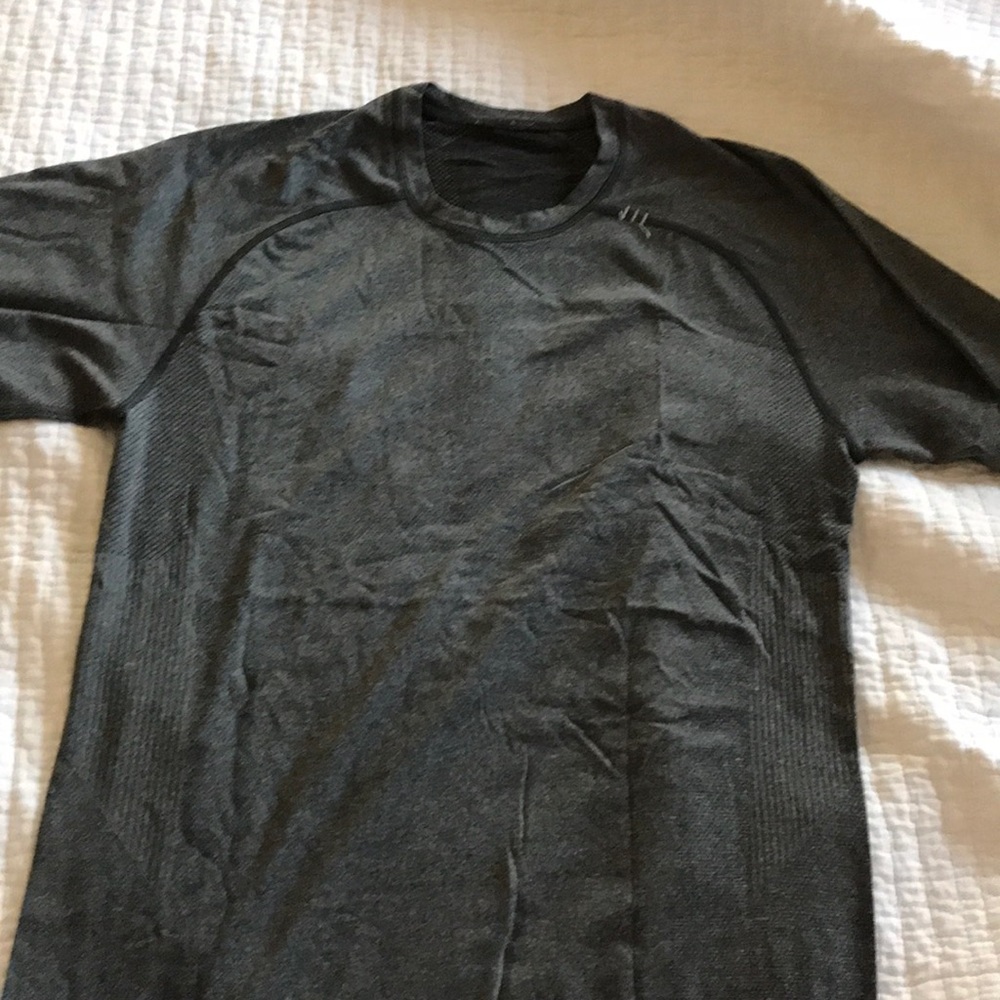 Lululemon workout top